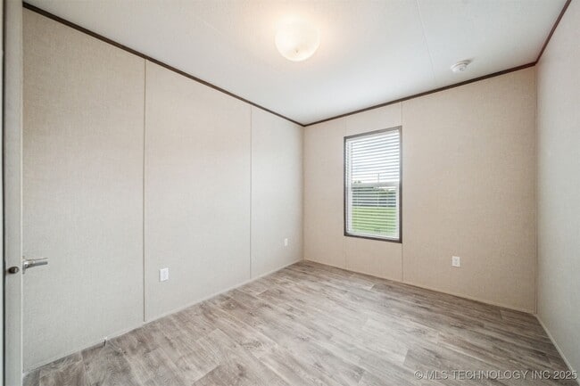 Building Photo - 348939 E 750 Rd