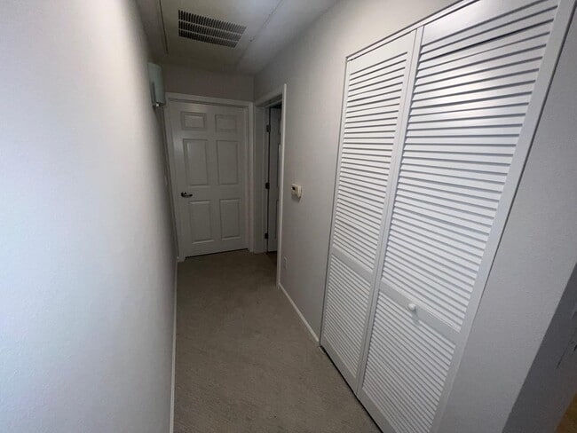 Building Photo - 800 N 8th St