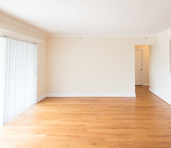 Building Photo - 2206 S Goebbert Rd