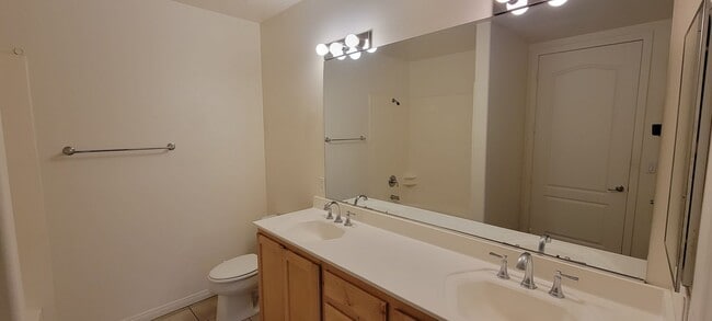 Building Photo - Upscale Executive Living 1 bedroom 1 bath