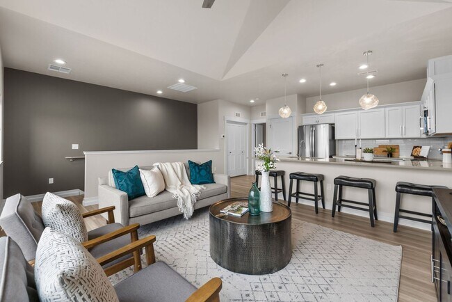 Building Photo - 2213 S Federal Way