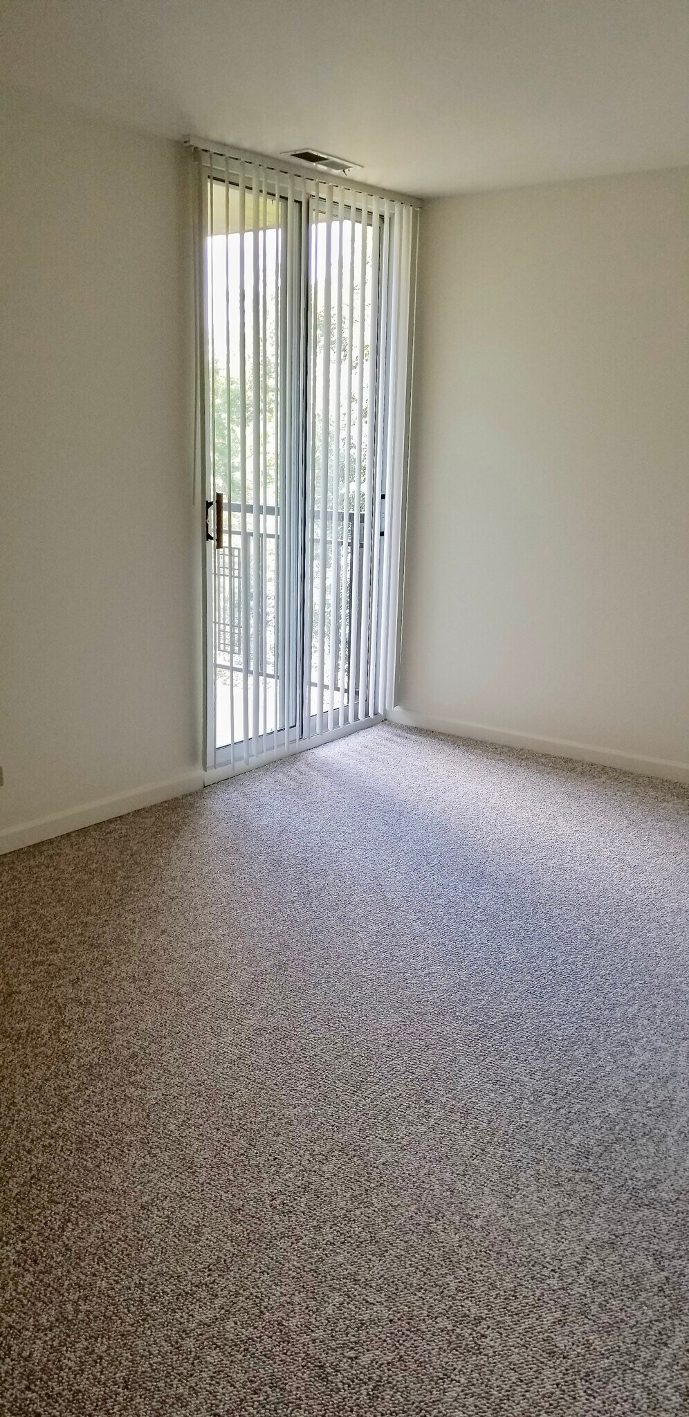 Building Photo - 6020 Oakwood Dr