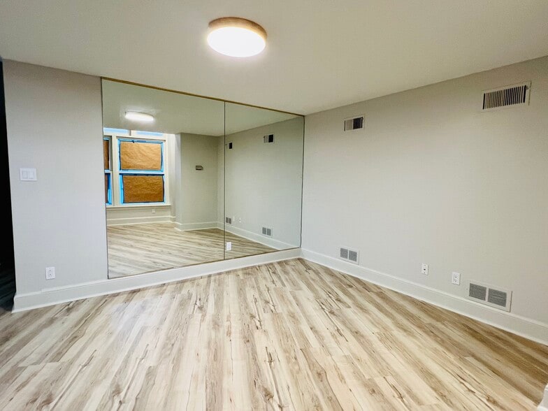 Living room - 456 Bingaman St