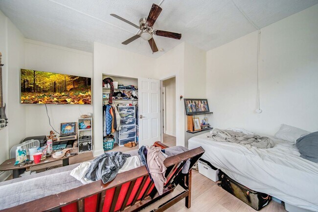 Building Photo - Massive Newly Renovated 11-Bedroom House o...