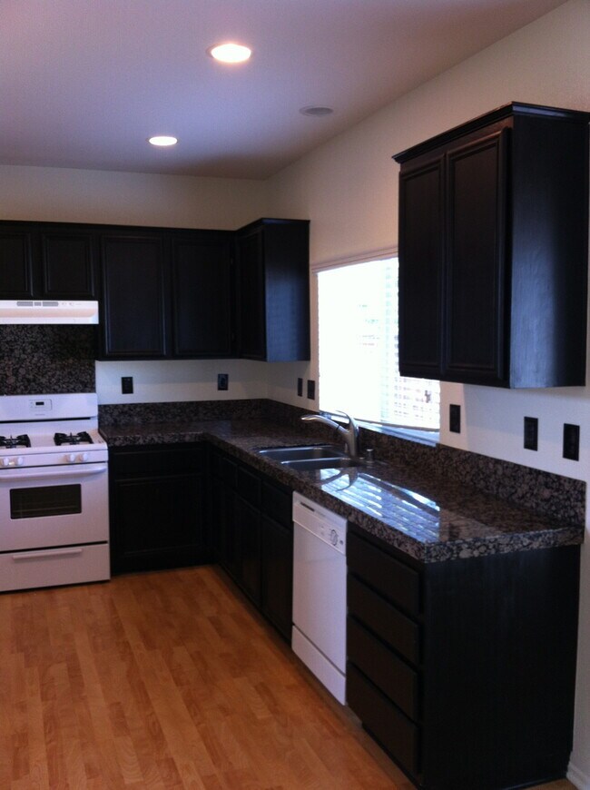 Building Photo - Beautiful 4 bedroom home in Eagle Ranch!