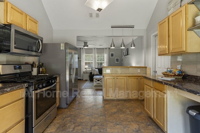 Building Photo - 4911 S Cincinnati Ave