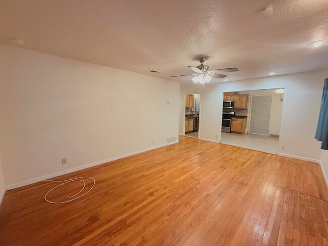 Building Photo - 3158 El Capitan Ave