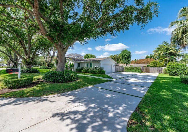 Building Photo - 16650 SW 77th Ct
