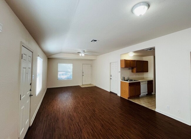 Building Photo - Cozy 2 bedroom 2bath Retreat near Randolph...