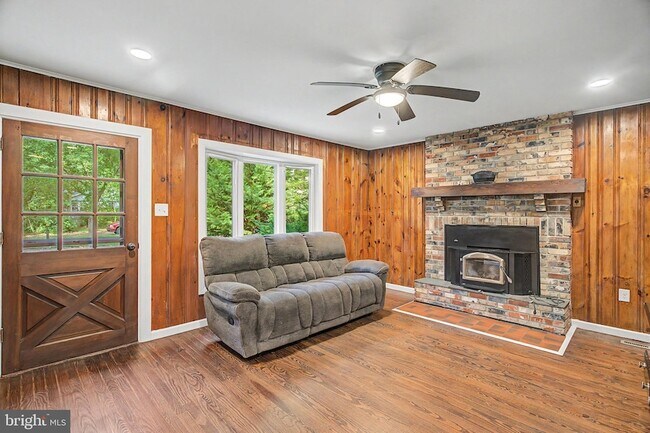 Building Photo - 26 French Ln