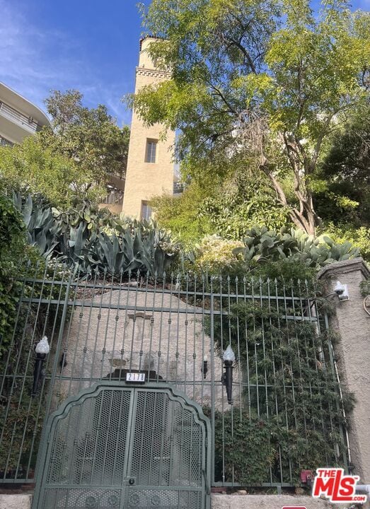 Building Photo - 2185 Broadview Terrace