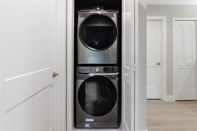 Building Photo - 43 SE 15th Terrace