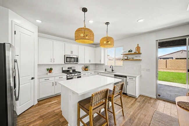 Building Photo - 7598 W Smoketree Dr