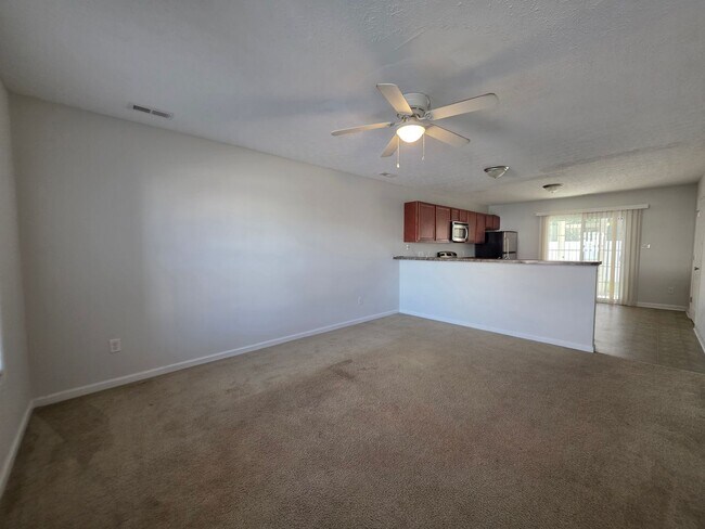 Building Photo - Charming Townhome Living in The Burroughs at Carolina Plantations!