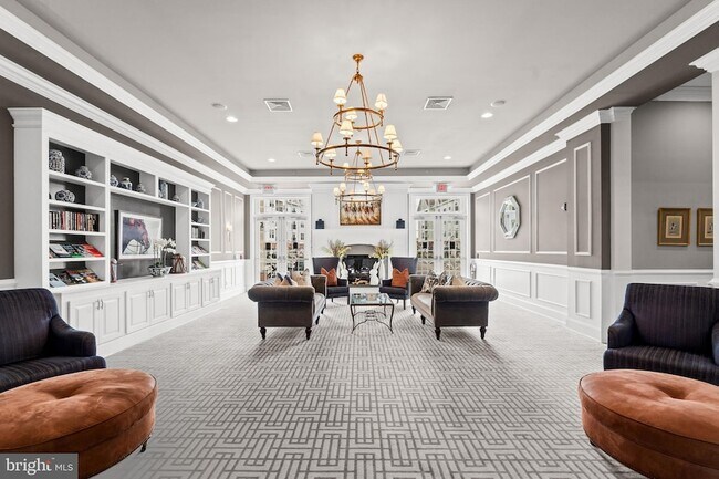 Building Photo - 2022 Crescent Wy