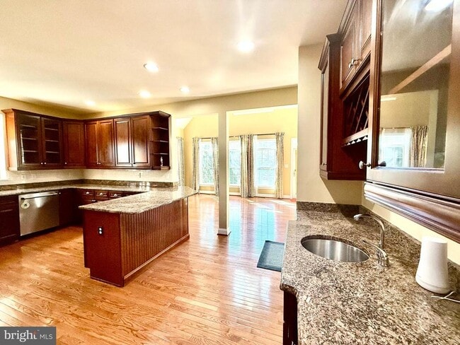 Building Photo - 8 Collins Mill Ct