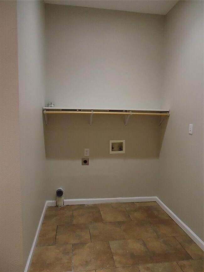 Building Photo - 1404 Peachtree Valley Dr