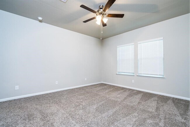 Building Photo - 5502 Pleasant Falls Dr