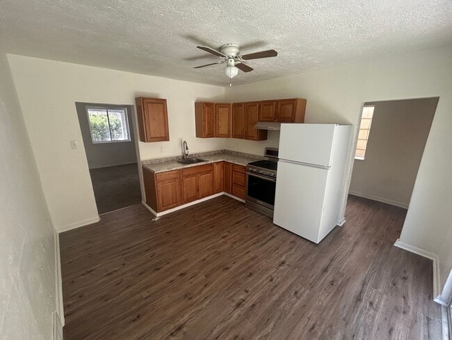 Building Photo - Welcome Home to This Well-Maintained Turtle Creek Gem