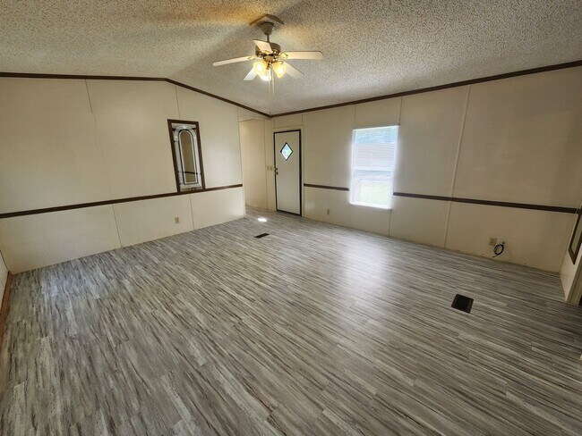 Building Photo - 33 Wilma Ln