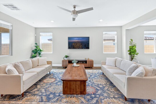 Building Photo - 1024 Saker Falcon Dr