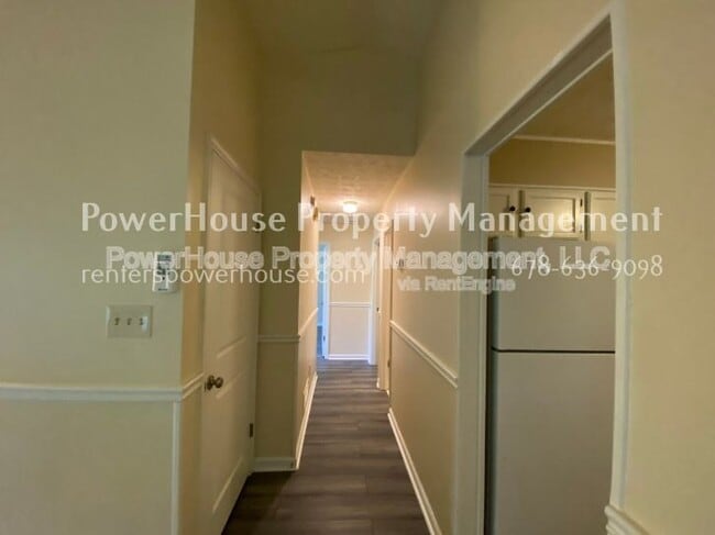 Building Photo - 10260 Piney Ridge Walk