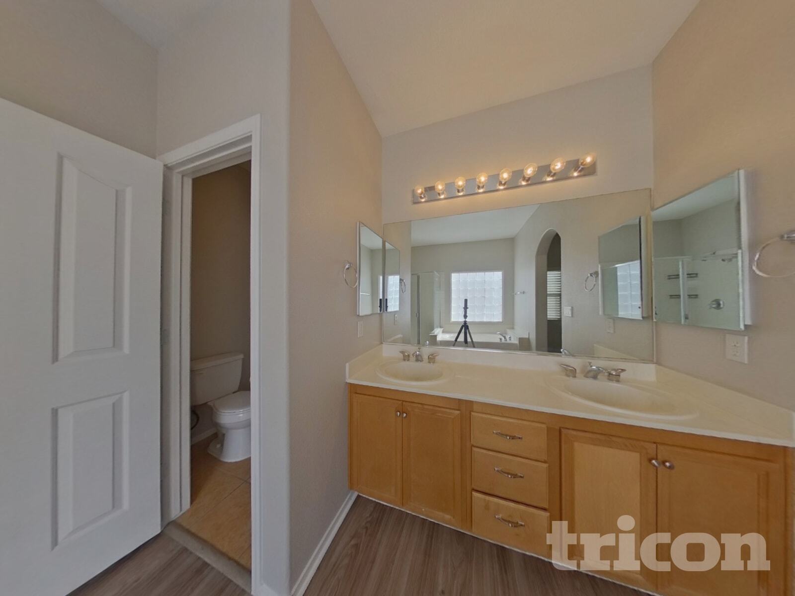 Building Photo - 4123 Farmdale Ave