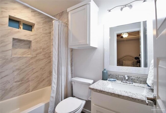 Building Photo - 1805 Taft St