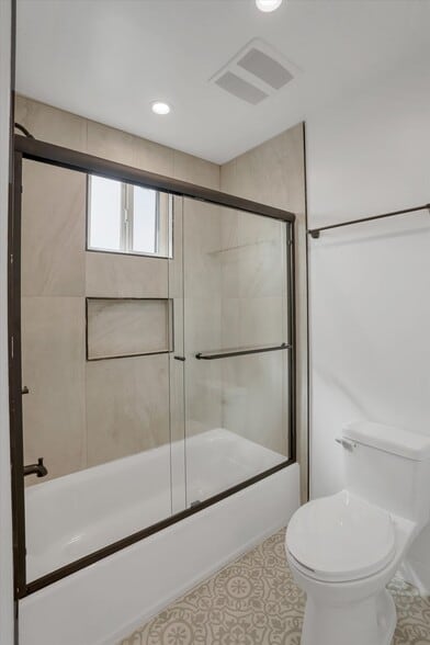 Building Photo - 2116 E 2nd St