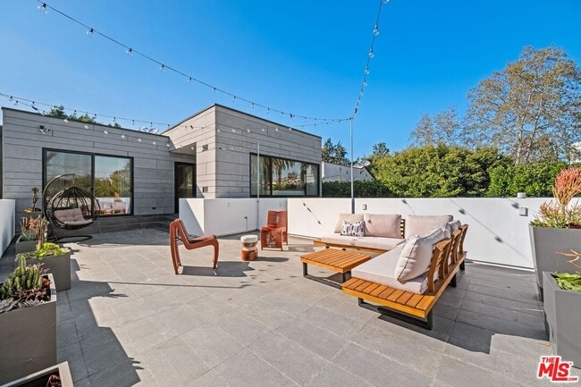 Building Photo - 462 Croft Ave