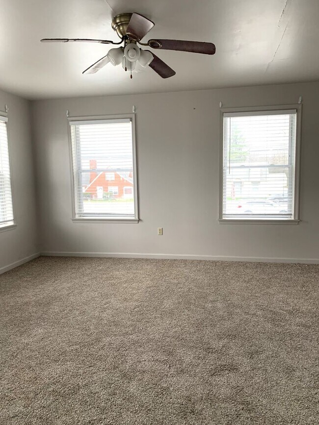 Building Photo - 1460 Lincoln Way E