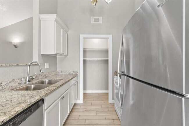 Building Photo - 3110 Oak Rock
