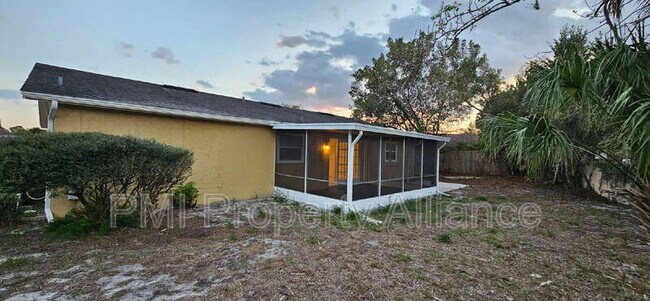 Building Photo - 703 Sunbury Ct