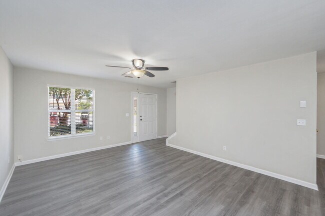 Building Photo - 242 Wainwright Dr