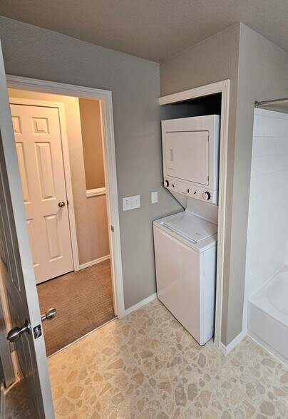 Washer & Dryer - 1802 SE Cutter Ln