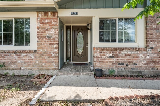 Building Photo - 10711 Heather Hill Dr