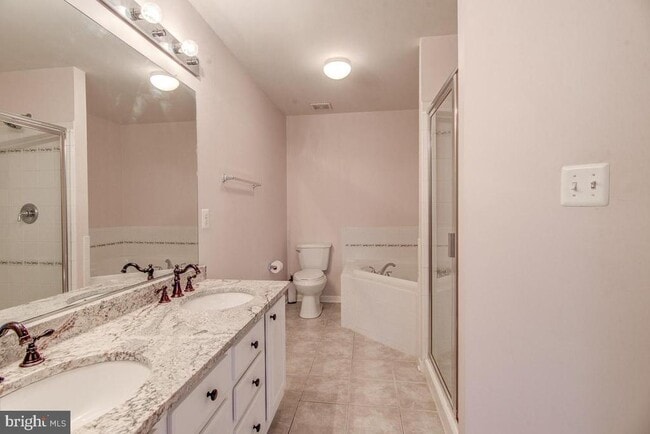 Building Photo - 7700 Duneiden Ln