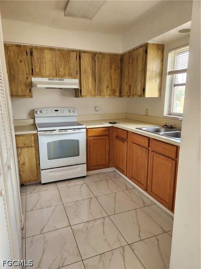 Building Photo - 107 SW 16th Terrace