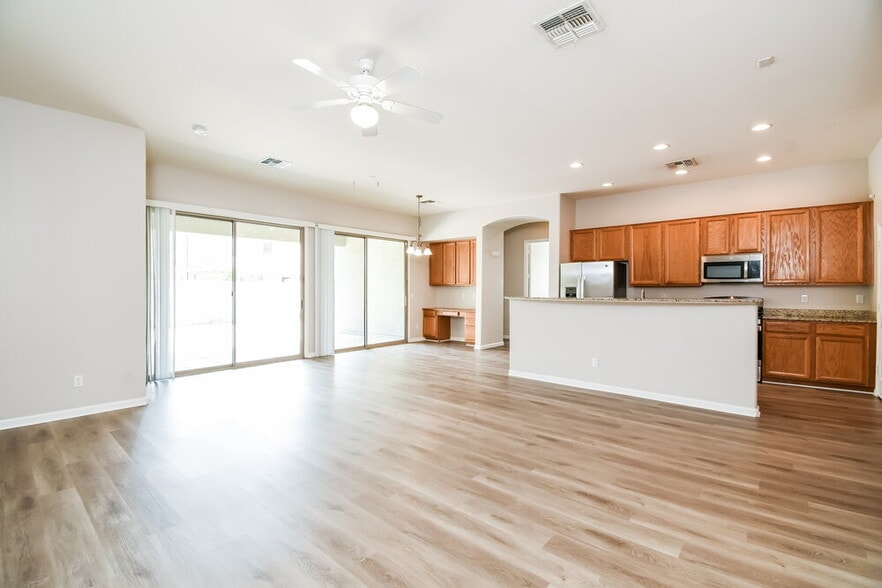 Building Photo - 2107 S Sabrina