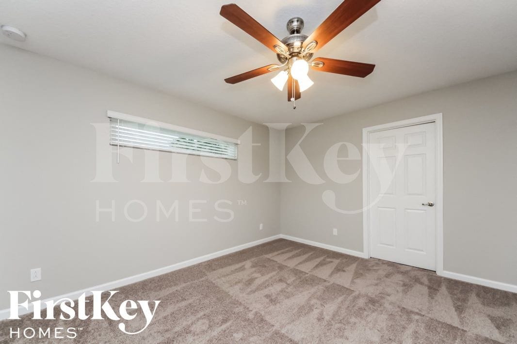 Building Photo - 797 SW Hillsboro Cir