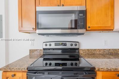 Building Photo - 979 SW 10th St