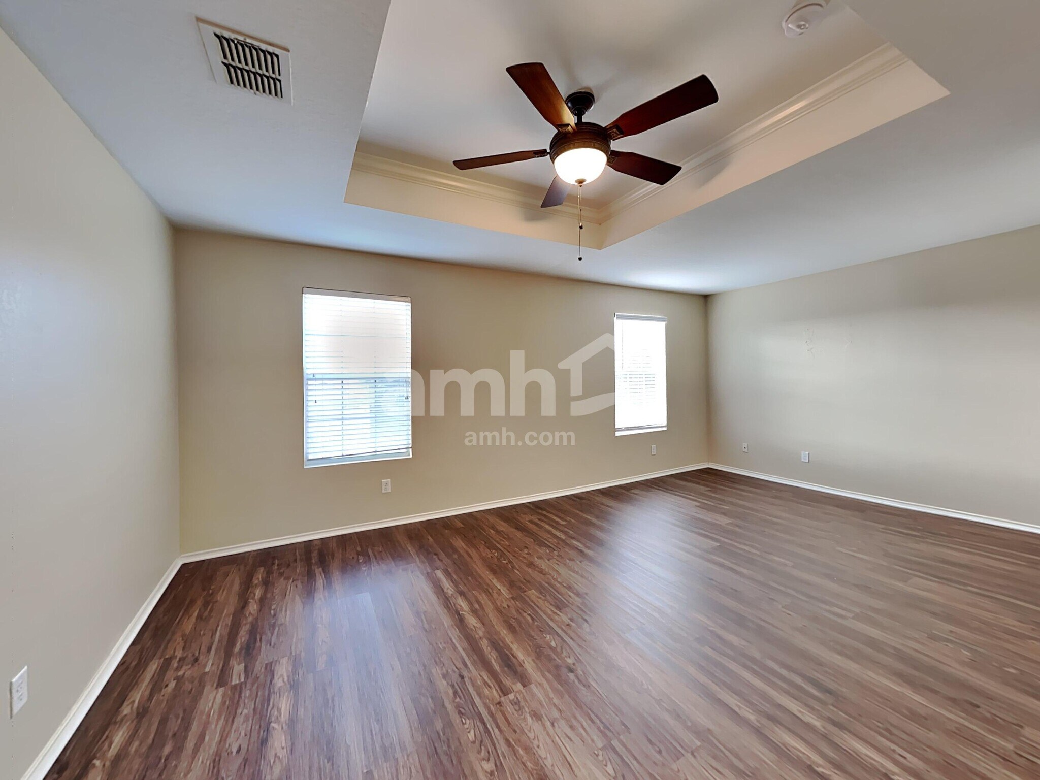 Building Photo - 9210 Pacific Maple