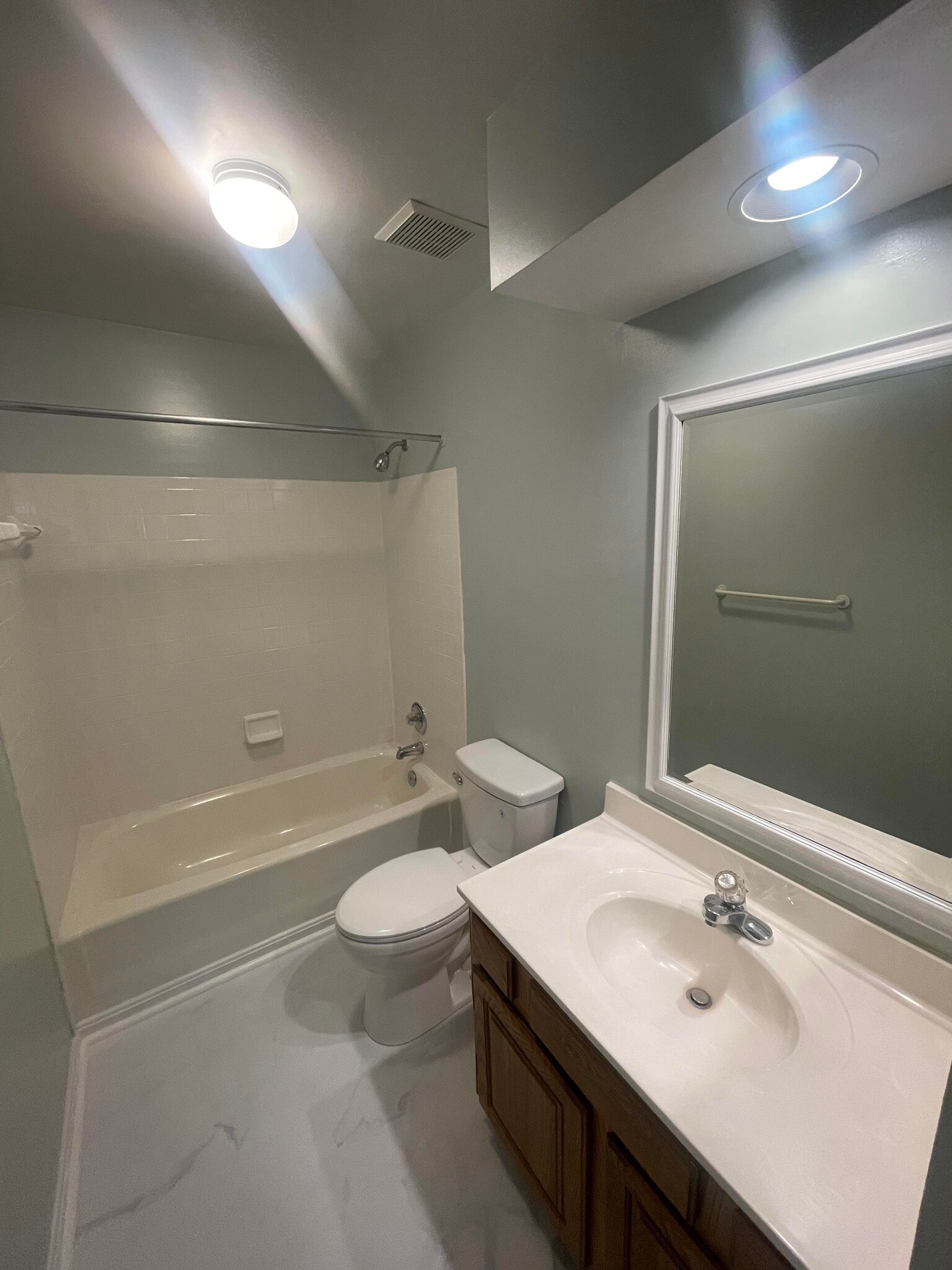 Building Photo - 16 Regency Dr