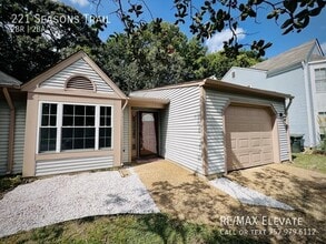 Building Photo - 221 Seasons Trail