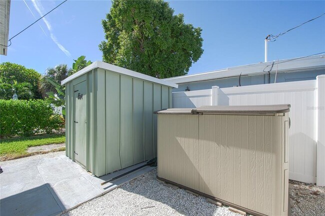 Building Photo - 3665 Belle Vista Dr E