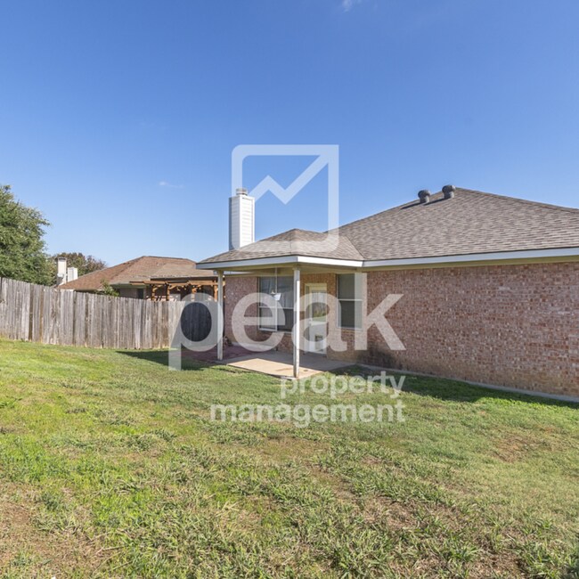Building Photo - 4 Bedroom/2 Bathroom HOME FOR LEASE! Just ...