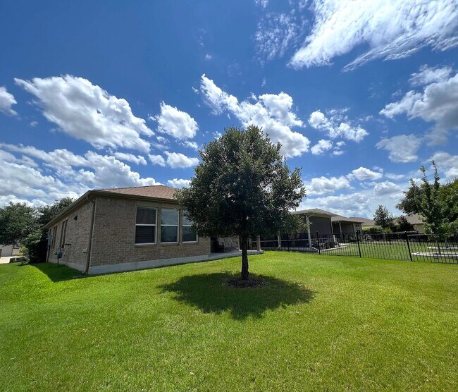 Building Photo - 107 Martin Creek Ln