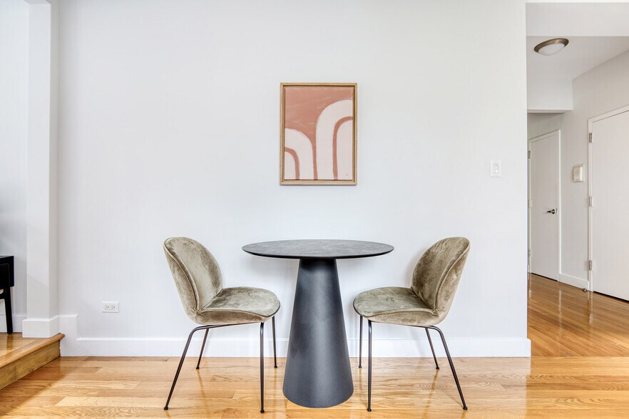 Building Photo - 252 E 61st St