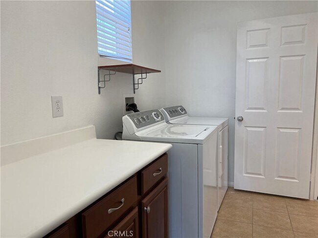 Building Photo - 77184 California Dr