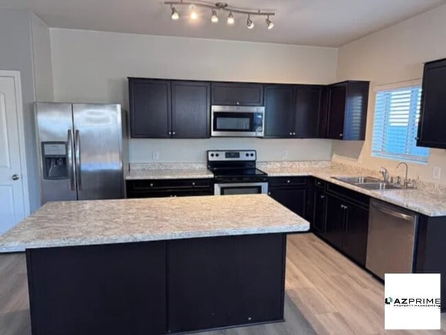 Building Photo - Amazing 4 bedroom, 2 bathroom house in Mil...